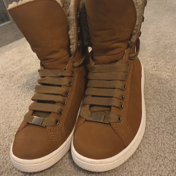 (NWOT) UGGS- Chestnut Sneaker Boot - Picture 5 of 6